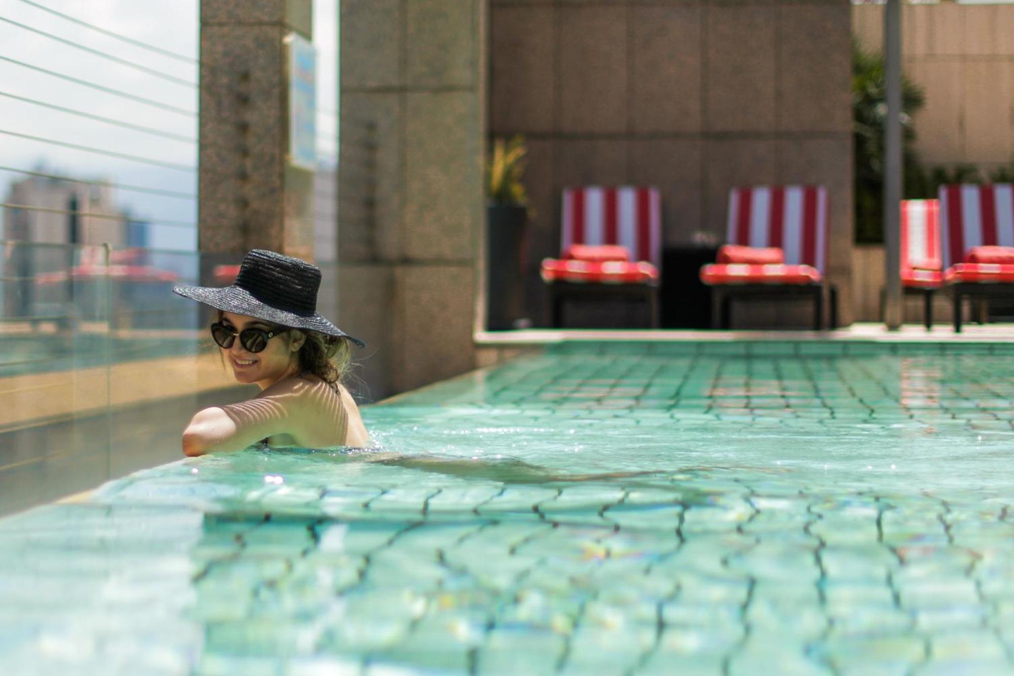 Gefinor Rotana - Beirut Hotell Eksteriør bilde The swimming pool at the hotel