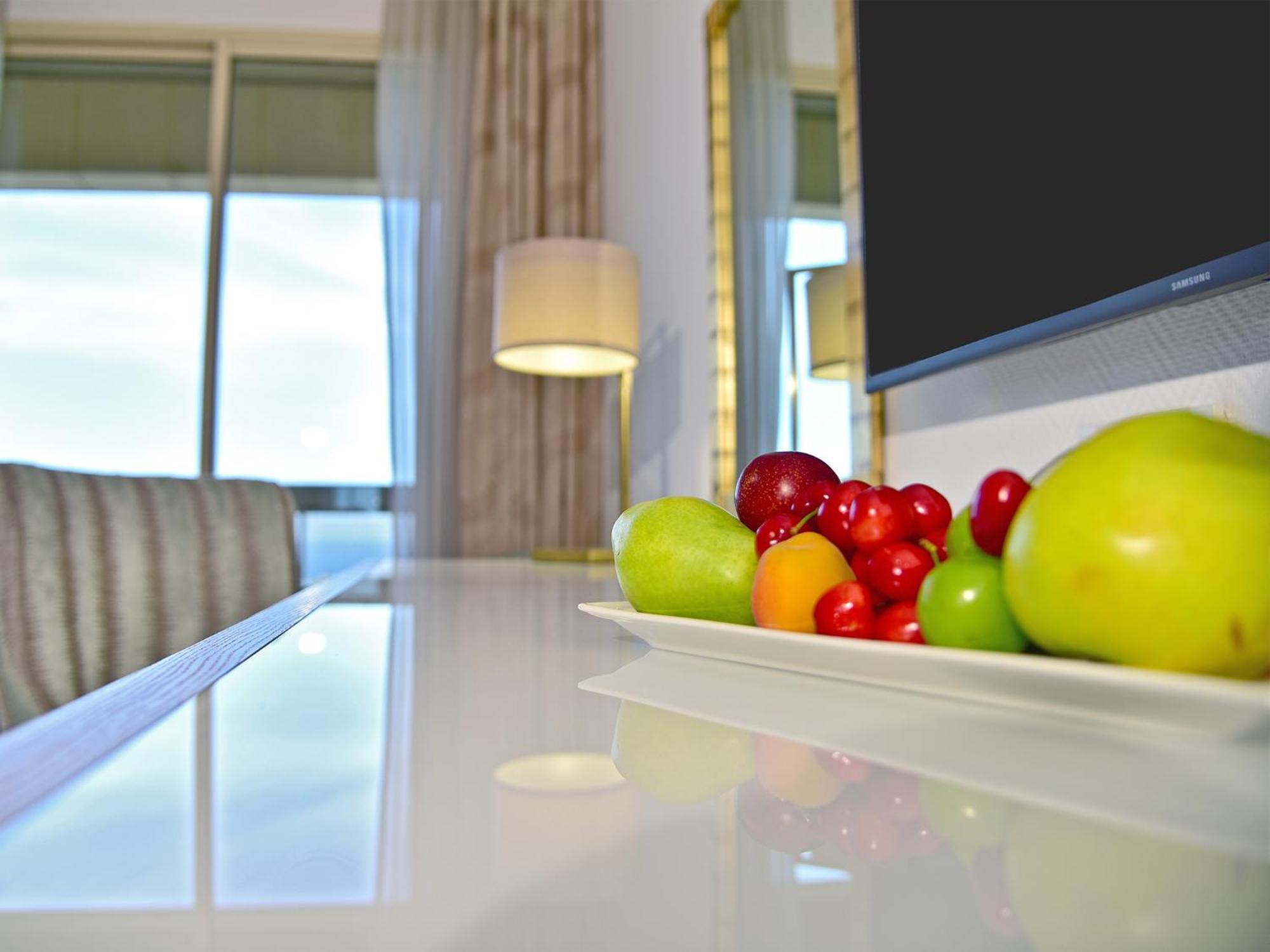 Gefinor Rotana - Beirut Hotell Eksteriør bilde A fruit plate