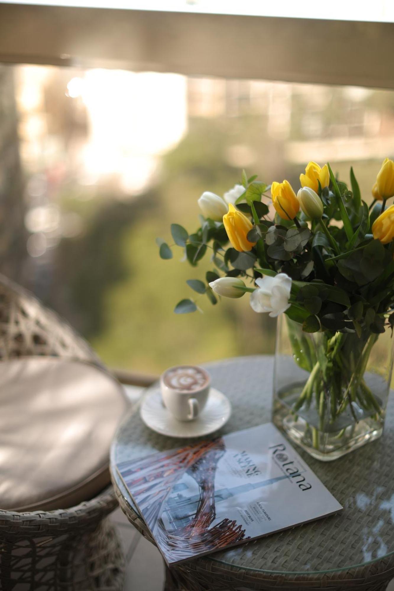 Gefinor Rotana - Beirut Hotell Eksteriør bilde A bouquet of flowers
