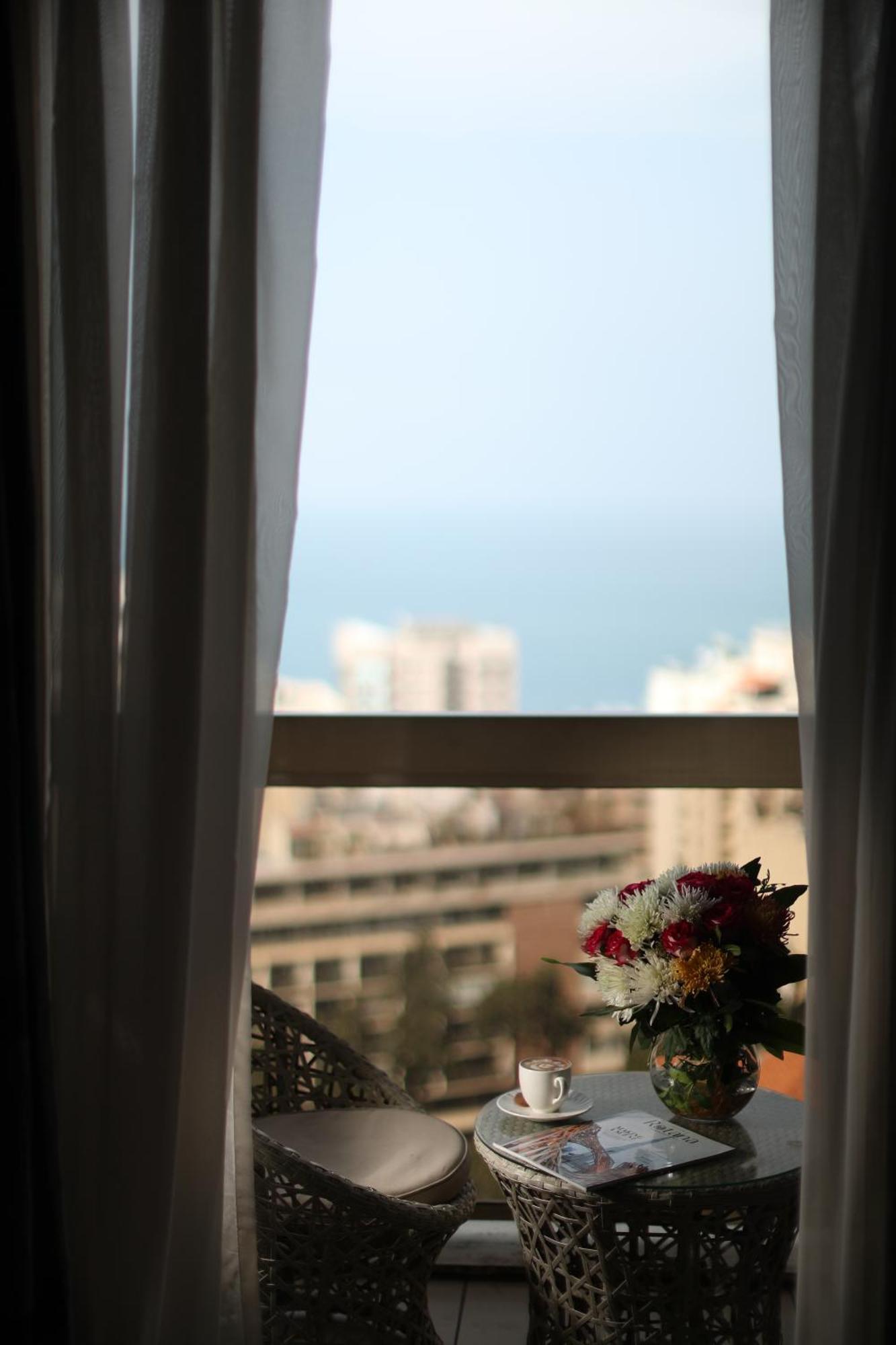 Gefinor Rotana - Beirut Hotell Eksteriør bilde View from the window of a room at the hotel