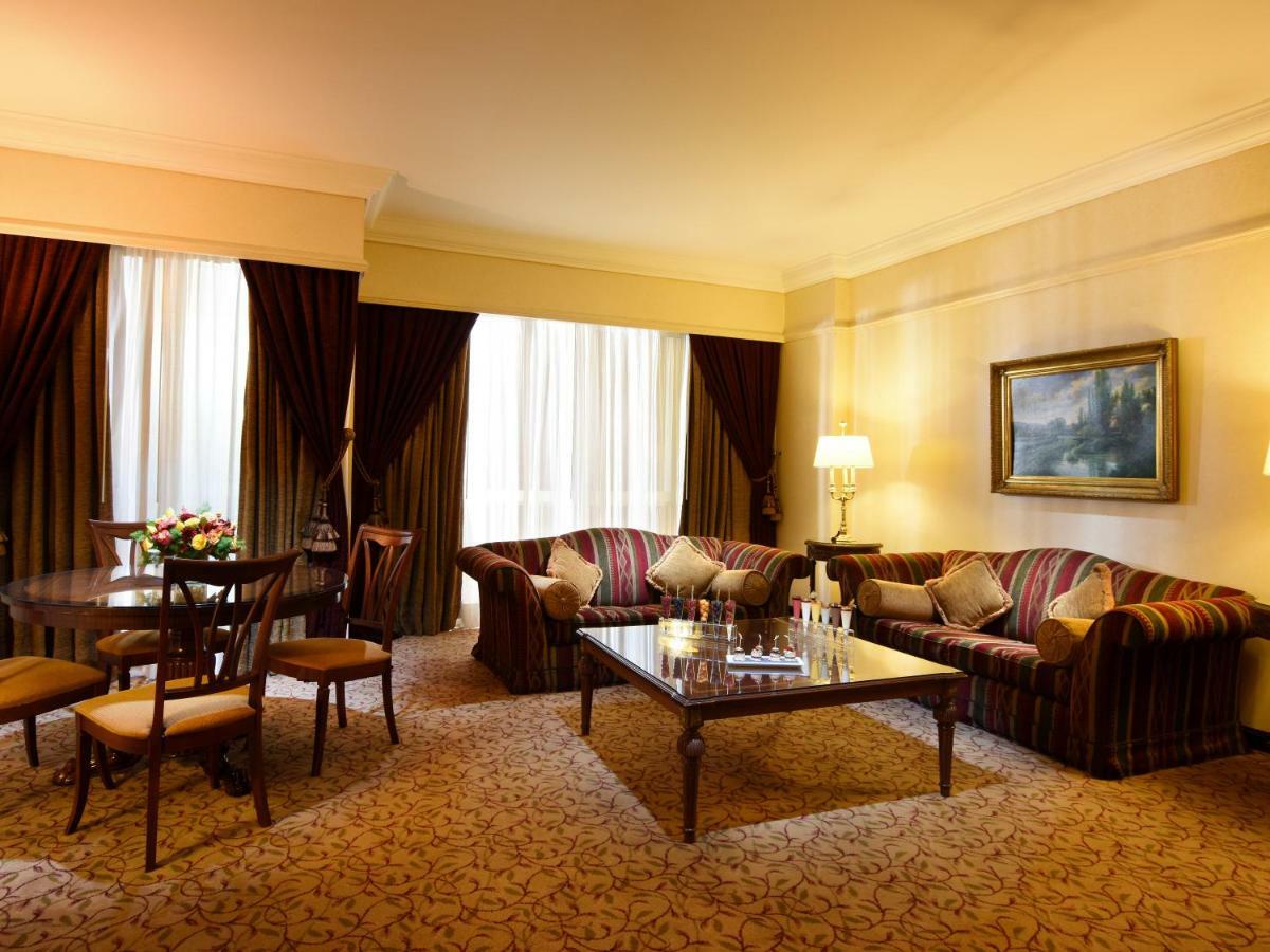 Gefinor Rotana - Beirut Hotell Eksteriør bilde A suite at the Grand Hotel
